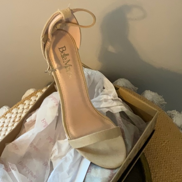 Bella Marie Suede Open Toe Heels NIB. They’re in soft nude/beige Size 8.5, NEW!! - Picture 4 of 8
